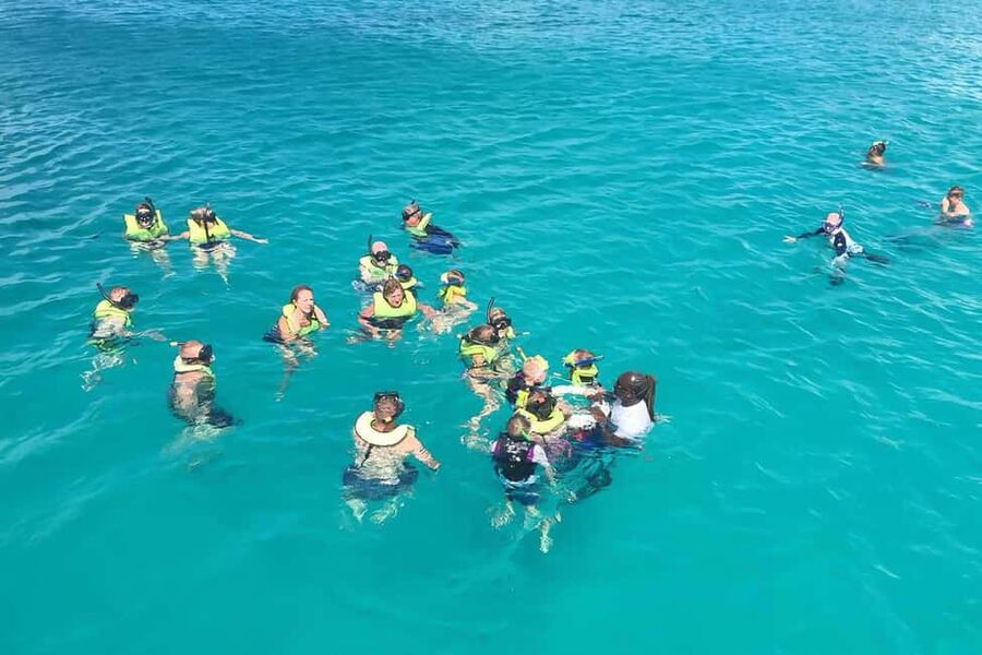Bridgetown: Carlisle Bay Turtle and Shipwreck Boat Cruise - The short ride across the bay