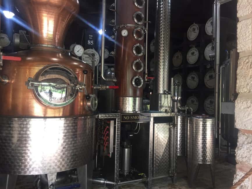 Monkey Feeding & Historic Sugar Plantation & Rum Distillery - The guides make the drive count