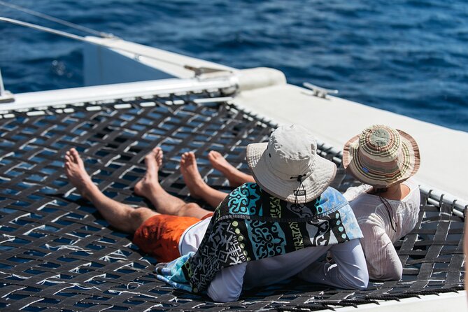 Turtle and Shipwreck adventure on 57 ft catamaran - Lunch in a sheltered bay